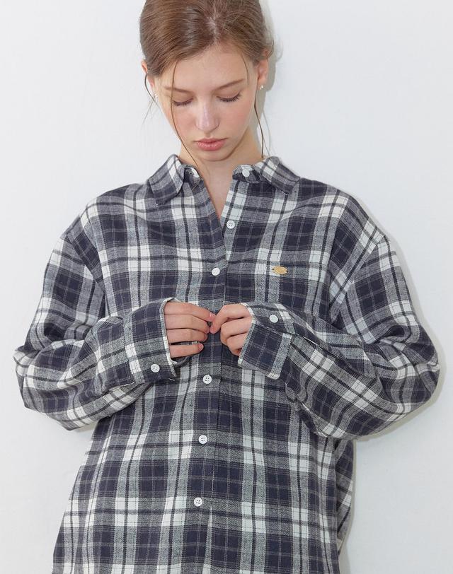 논로컬 Oversize Napping Checked Shirt - Navy 착용컷