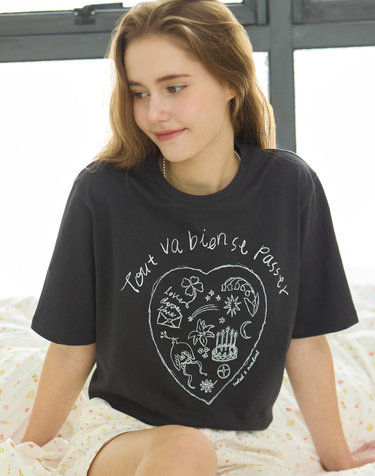 [논로컬 X 설찌] Line Heart Hand-Drawing T-Shirt - Charcoal Grey