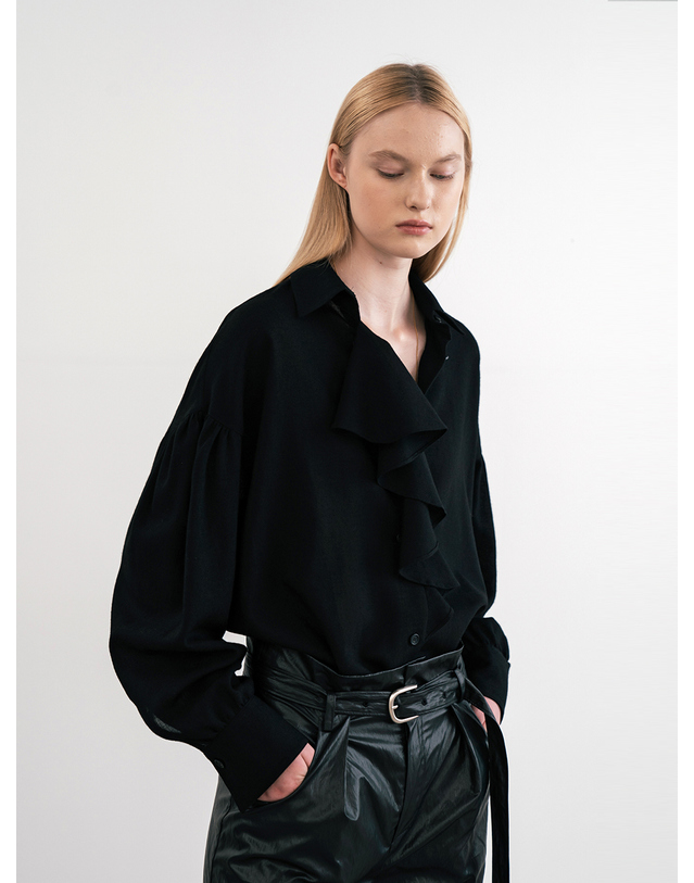 제인송 Black Open Collar Shirt (JUJB101) 화이트 착용컷