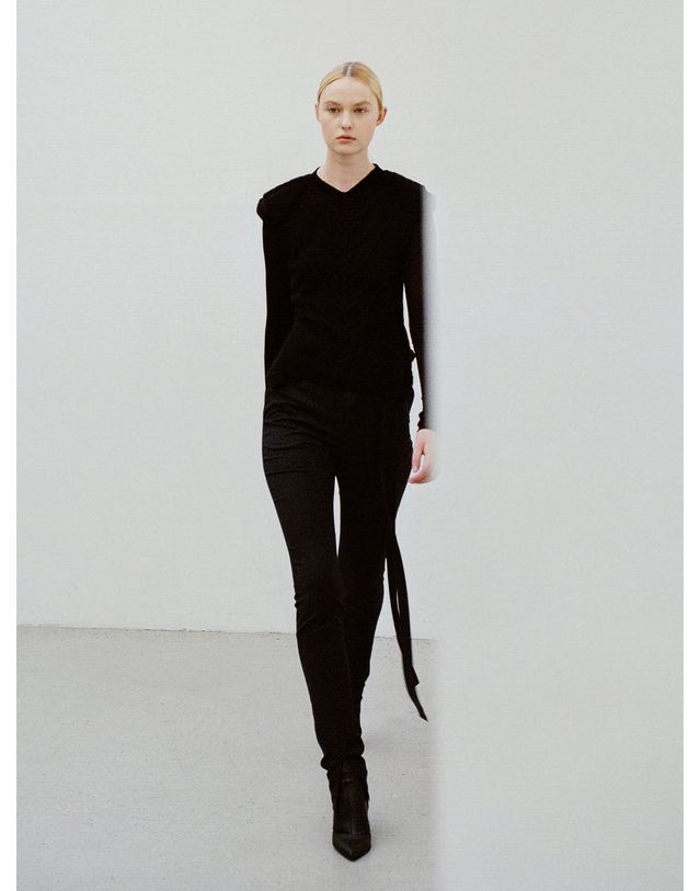 제인송 Black Cashmere Knit Vest (JUJN101) 착용컷
