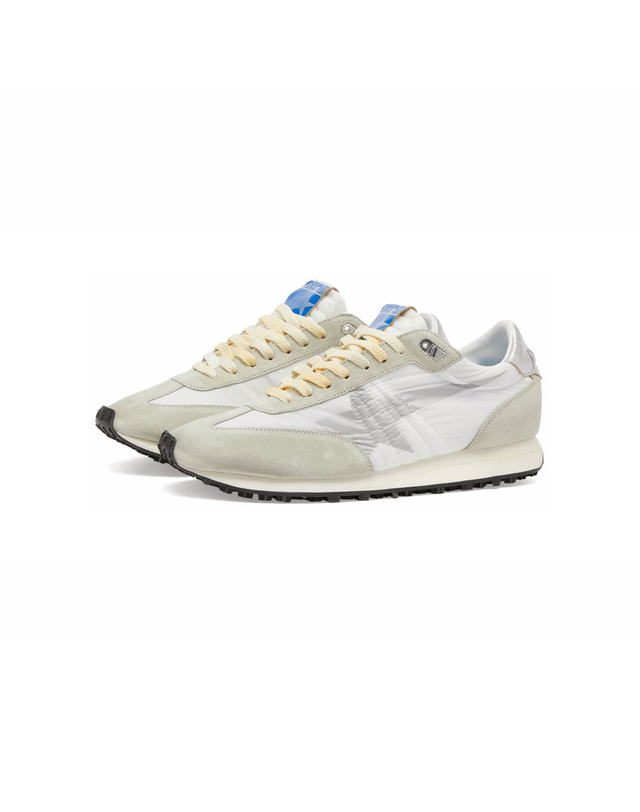 골든구스 25FW 러닝 마라톤 M77 스니커즈 화이트/그레이 GMF00683 F005457 60466 착용컷