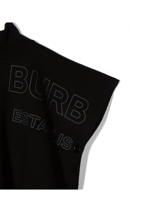 버버리 키즈 로고 프린트 모크 넥 판초 블랙 8042930 착용컷