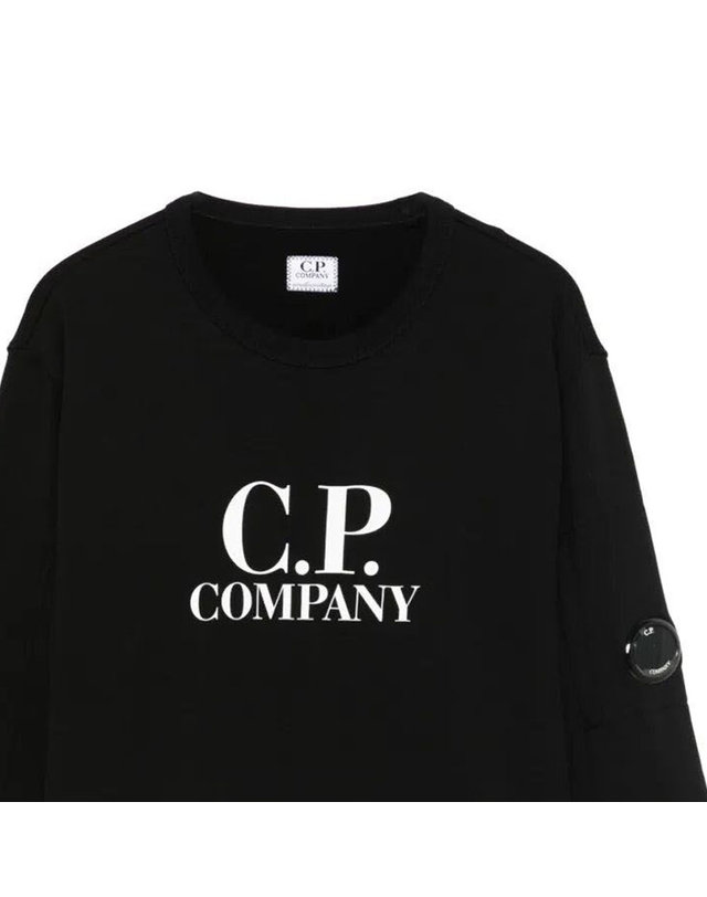 씨피 컴퍼니 씨피컴퍼니 25SS 키즈 렌즈 와펜 맨투맨 18CKSS029B 00LCA69 999 착용컷