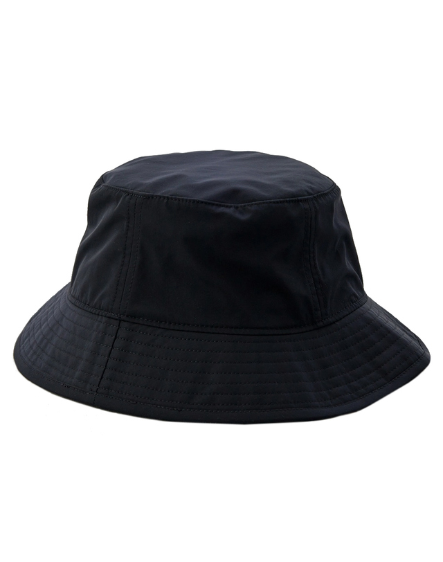 씨피 컴퍼니 씨피컴퍼니 25SS 렌즈 와펜 버킷햇 블랙 18CMAC367A 005904A 999 착용컷