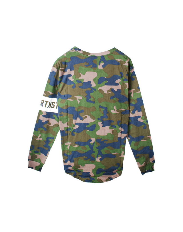 레스아티스트 완장 프린팅 롱슬리브 티셔츠 LA04TML8100CAMO 착용컷