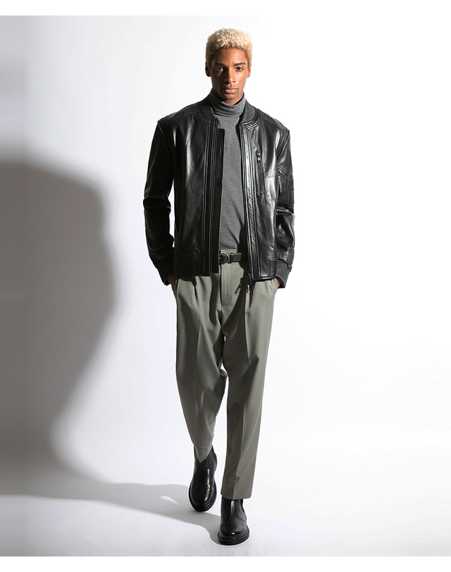 스트라이크 엘리건트 투 플리츠 트라우저스 Elegant Two Pleat Trousers (DARK KHAKI) 착용컷