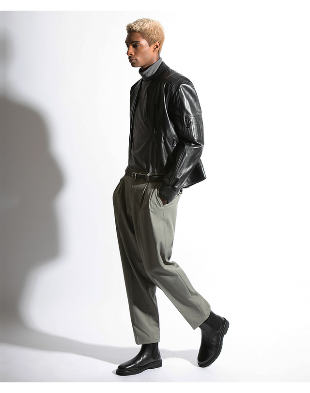 스트라이크 엘리건트 투 플리츠 트라우저스 Elegant Two Pleat Trousers (DARK KHAKI) 착용컷