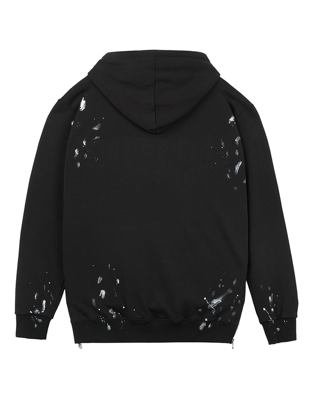 스트라이크 스터디드 스플래터 페인트 지퍼스 후디 Studded Splatter Paint Zippers Hoodie (BLACK) 착용컷