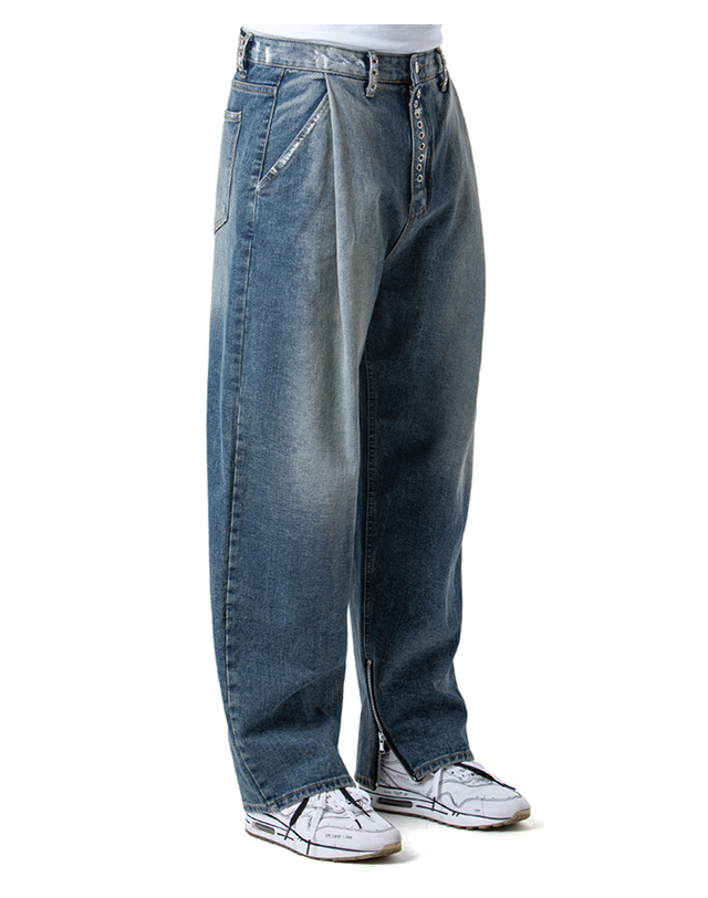 스트라이크 빈티지 워시 플리티드 진 Vintage Wash Pleated Jeans (WIDE) 착용컷