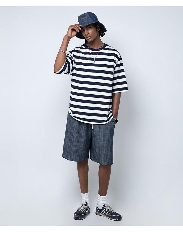 스트라이크 이즈 핏 슬럽 데님 쇼츠 Ease Fit Slub Denim Shorts (2 COLORS) 착용컷