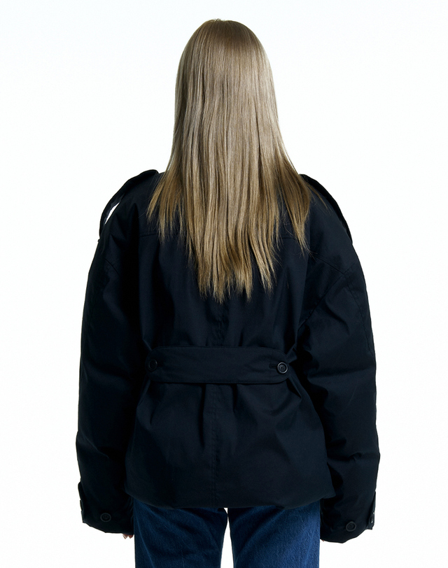 비스킷샵 V Neck Puffer jacket 네이비 착용컷