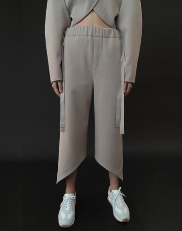 Diagonal lined banding trouser