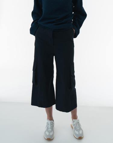Pocket detailed capris