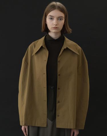 round shoulder sleeved shirt