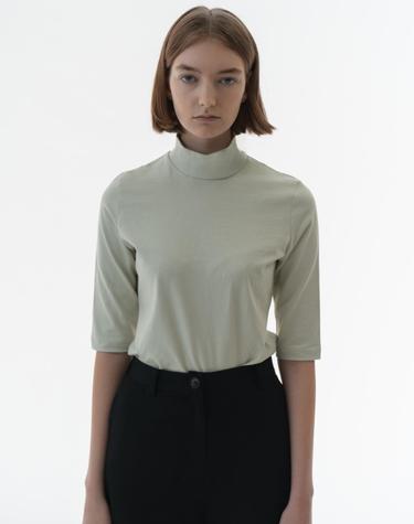 Half sleeved mock neck T-shirt