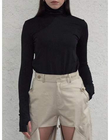 Turtle neck long sleeved T-shirt