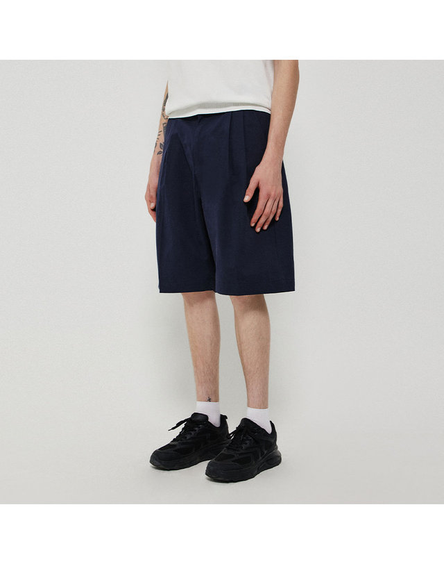 씨오큐 BERMUDA PLEATS PANTS_NAVY 착용컷