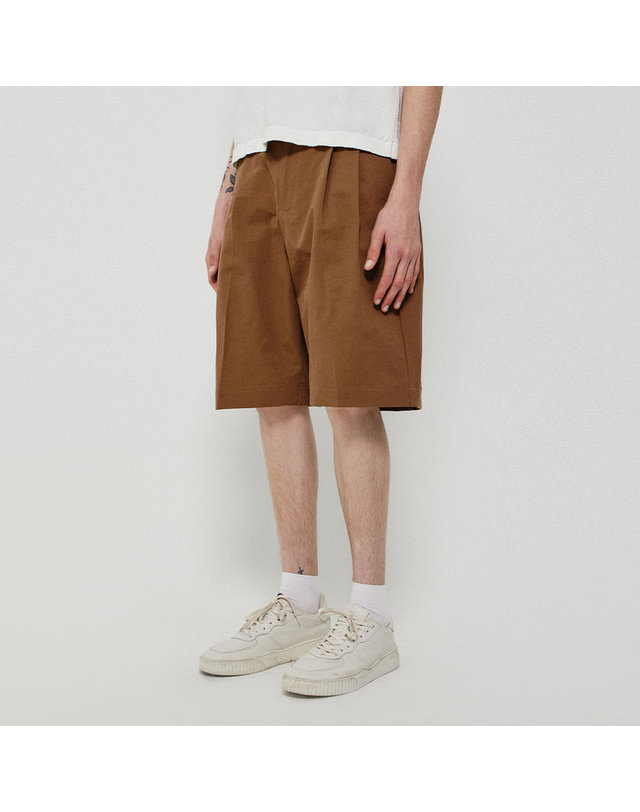 씨오큐 BERMUDA PLEATS PANTS_BROWN 착용컷