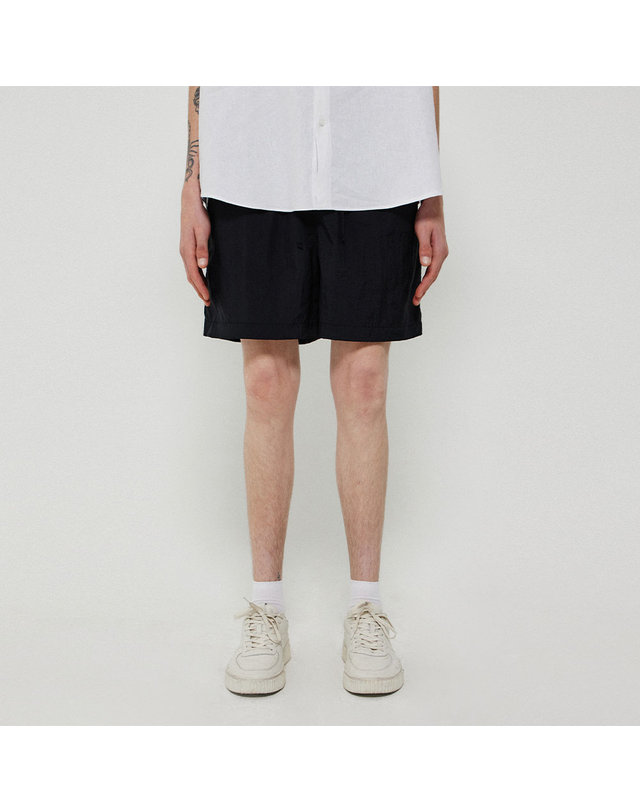 씨오큐 WASHED NYLON EASY SHORTS_BLACK 착용컷