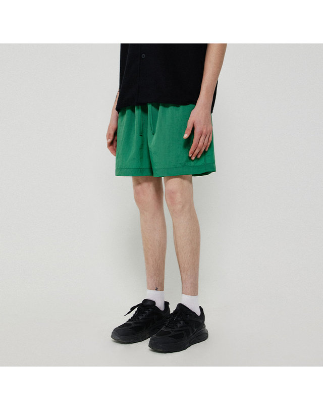 씨오큐 WASHED NYLON EASY SHORTS_GREEN 착용컷