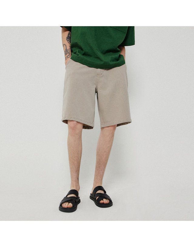 씨오큐 WASHED COTTON DENIM SHORTS_BEIGE 착용컷
