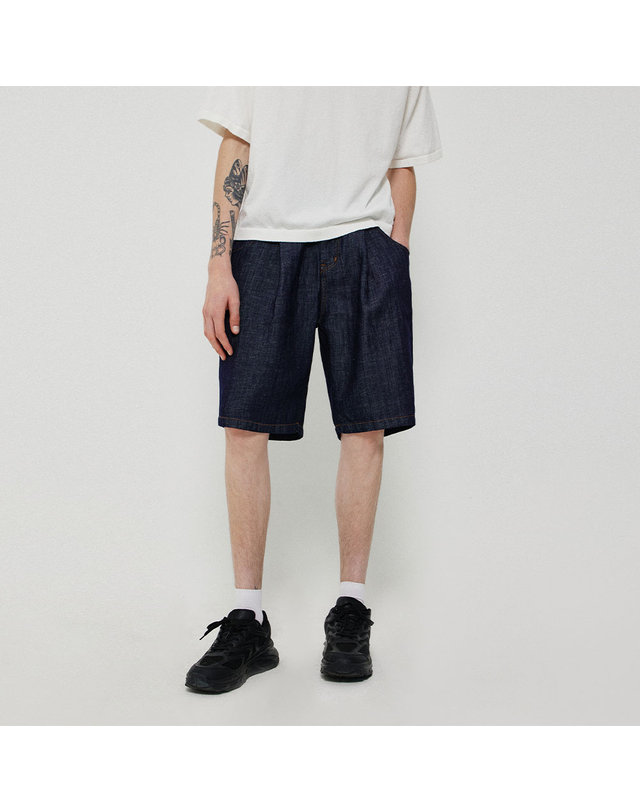 씨오큐 PLEATS LINEN DENIM SHORTS_INDIGO 착용컷