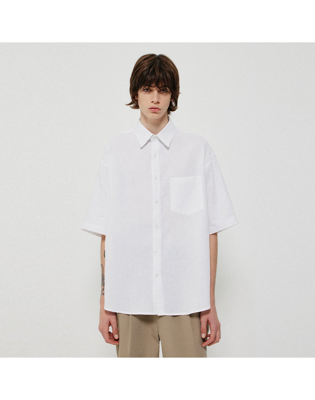 씨오큐 WASHED LINEN BOX SHIRT_WHITE 착용컷