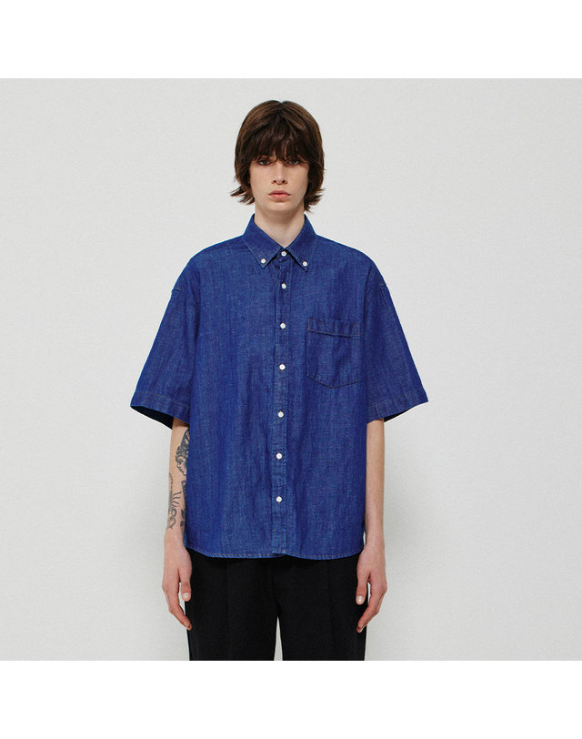 씨오큐 LINEN DENIM BOX SHIRT_BLUE 착용컷