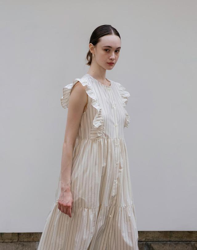 유니스 Stripe Ruffle Tiered Dress 착용컷