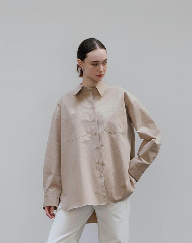 유니스 Raw Edge Collar Beige Shirt 착용컷