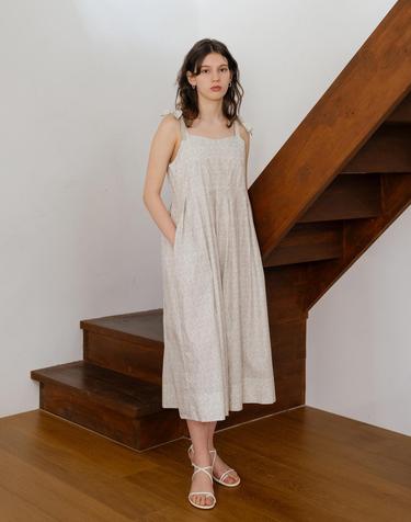 Ivory Flower Pleats Dress