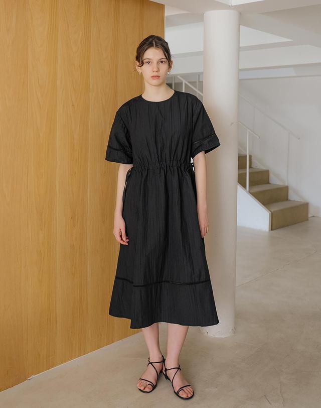 유니스 Crease Black String Dress 착용컷