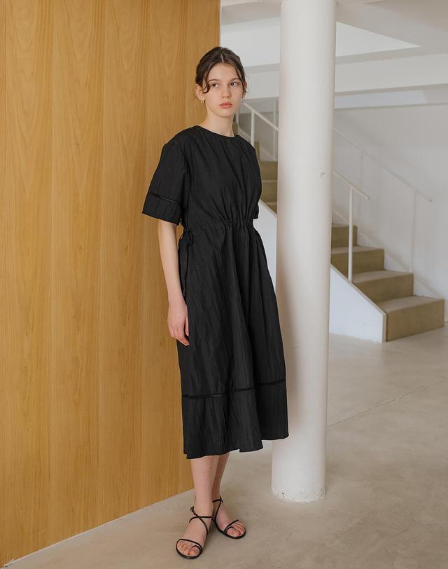 유니스 Crease Black String Dress 착용컷