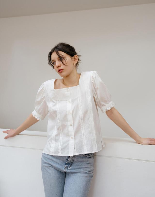 유니스 Lace Square Neck Blouse 착용컷