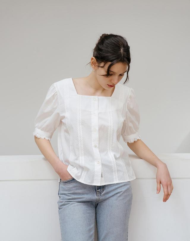 유니스 Lace Square Neck Blouse 착용컷