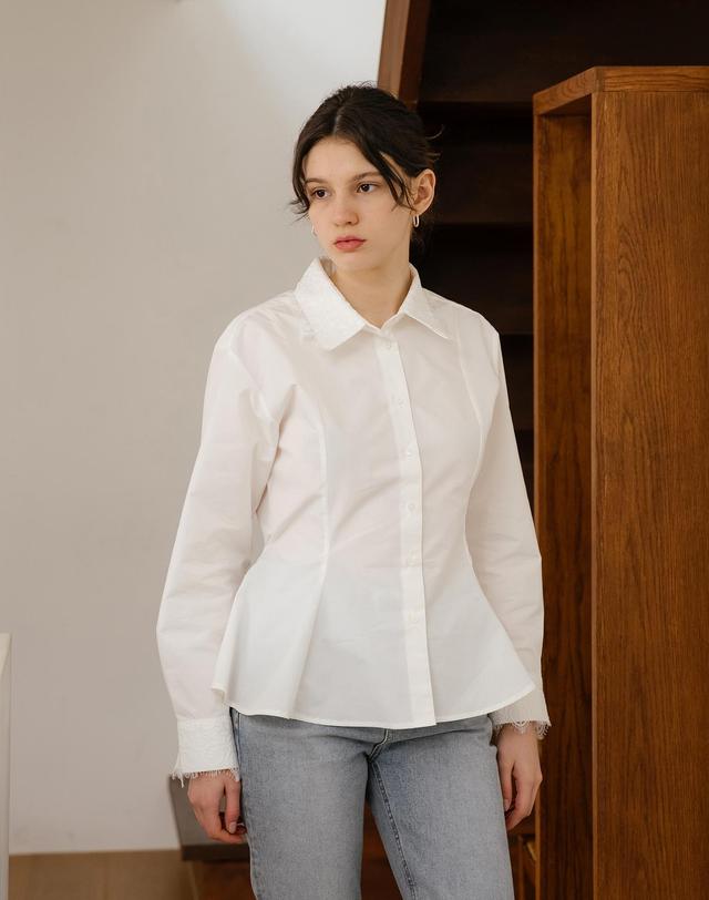 유니스 Lace Detail Peplum Shirt 착용컷