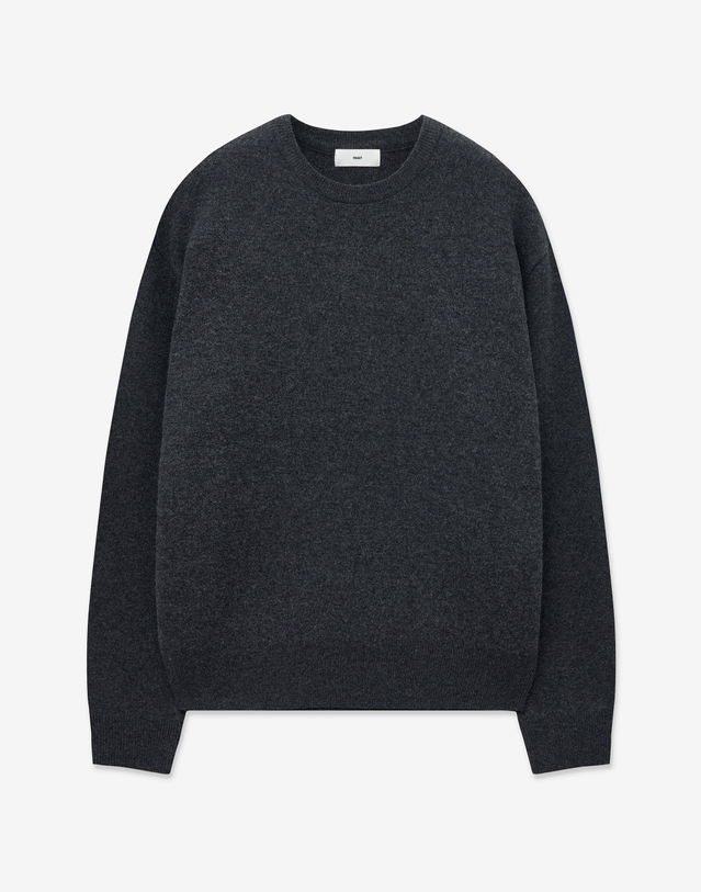 티엔지티 Cashmere Blended Round-neck Sweater (Dark Grey) 차콜 그레이 착용컷