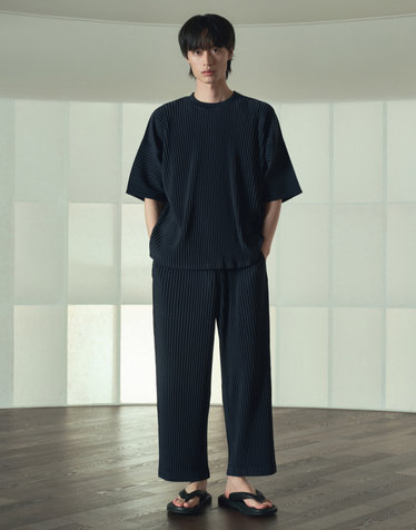 Yoyogi Pleats Tapered-Fit Pants (Navy)