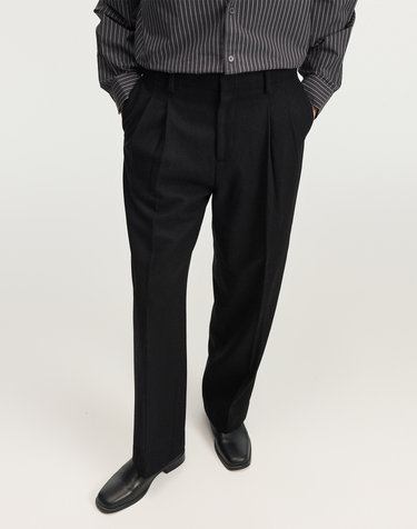 Two Tuck Wool Wide-Leg Pants (Black)