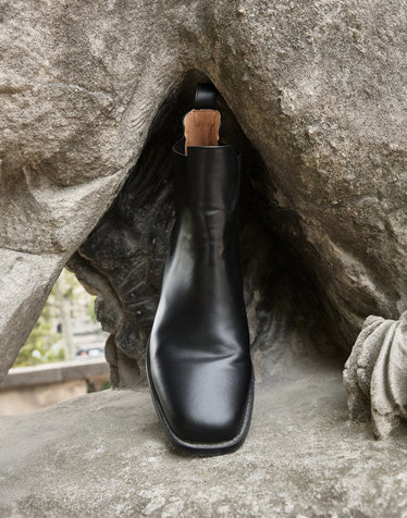 [RMMV x TNGT] Semi Square Toe Chelsea Boots (Black)