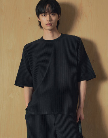 Yoyogi Pleats Tee (Black)