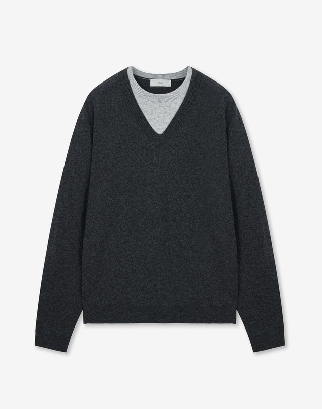 티엔지티 Layered V-Neck Knit Top (Dark Grey) 그레이 착용컷
