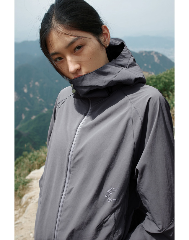 티톤 브로스 Dulle Hood Jacket 진한 그레이 착용컷