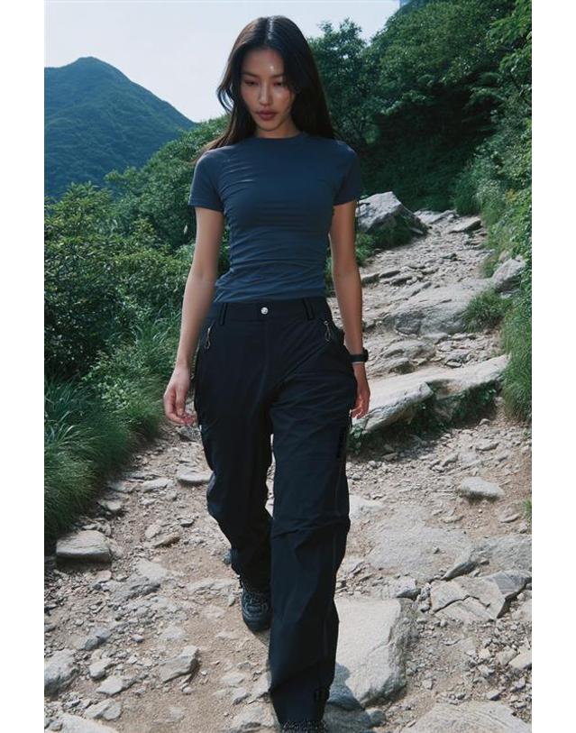 티톤 브로스 여성 Dulle Ventile Pant 블랙 착용컷