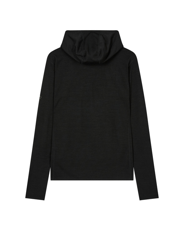 티톤 브로스 Axio 3D Hoody 블랙 착용컷