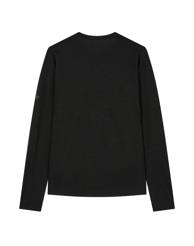 티톤 브로스 Axio 3D L/S 블랙 착용컷