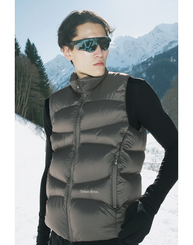 티톤 브로스 Alive Spirium Vest 탁한 카키 착용컷