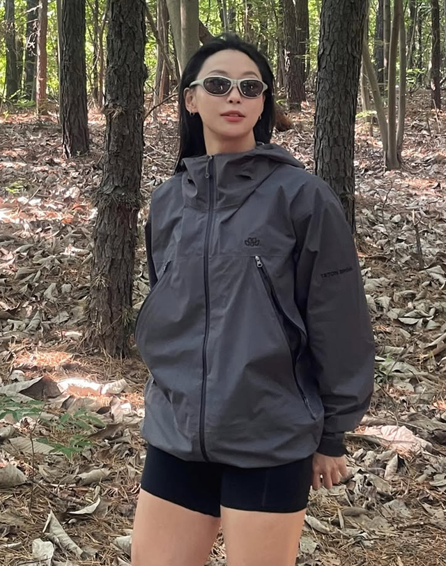 티톤 브로스 Yari Jacket 차콜 그레이 착용컷