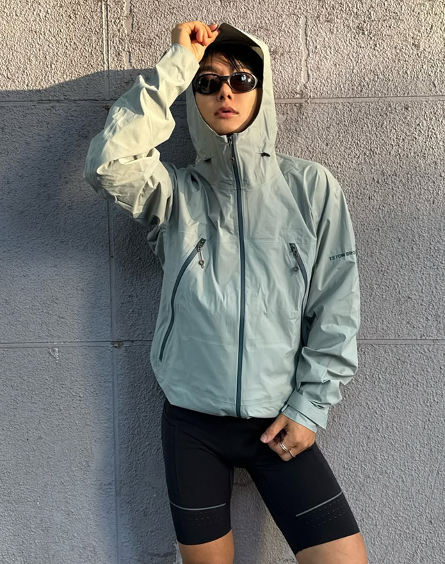 티톤 브로스 Zero-G 3L Jacket 밝은 그레이 착용컷
