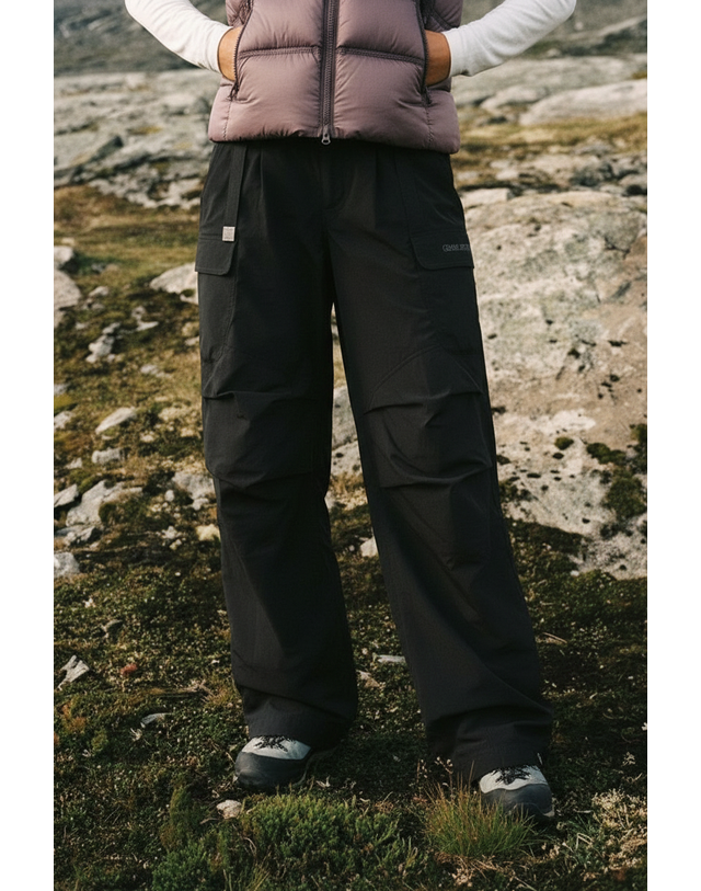 티톤 브로스 여성 ROM Tech Parachute Pants 블랙 착용컷